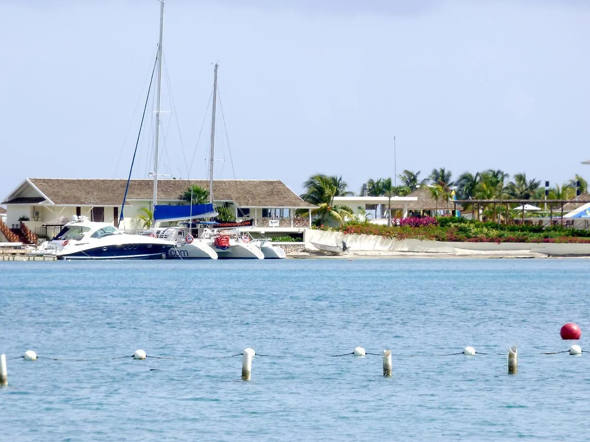 Beach One Bedroom Suite C15 Ocho Rios Hotel apartamentowy
