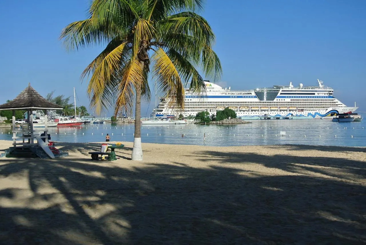 Beach One Bedroom Suite C15 Ocho Rios