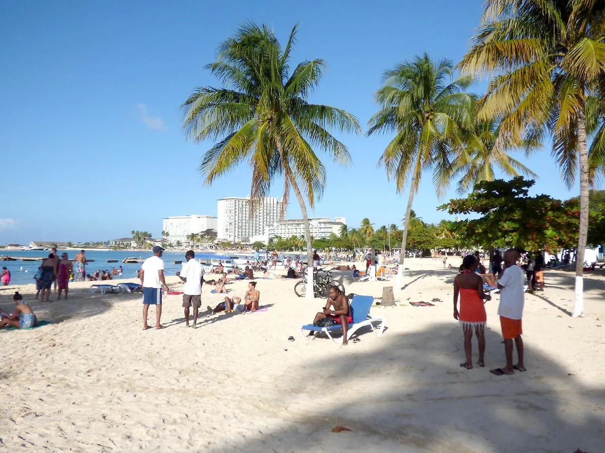 ** Aparthotel Beach One Bedroom Suite C15 Ocho Rios Jamaica