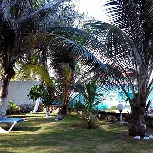 Chrisanns Aparthotel